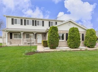 201 Deerpath Dr, Oswego, IL 60543