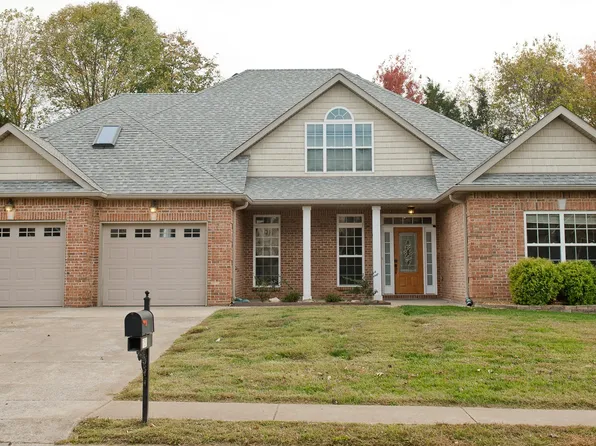 950 Willow Cir, Clarksville, TN 37043