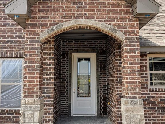 3rd image of 318 Settlers Ridge Dr