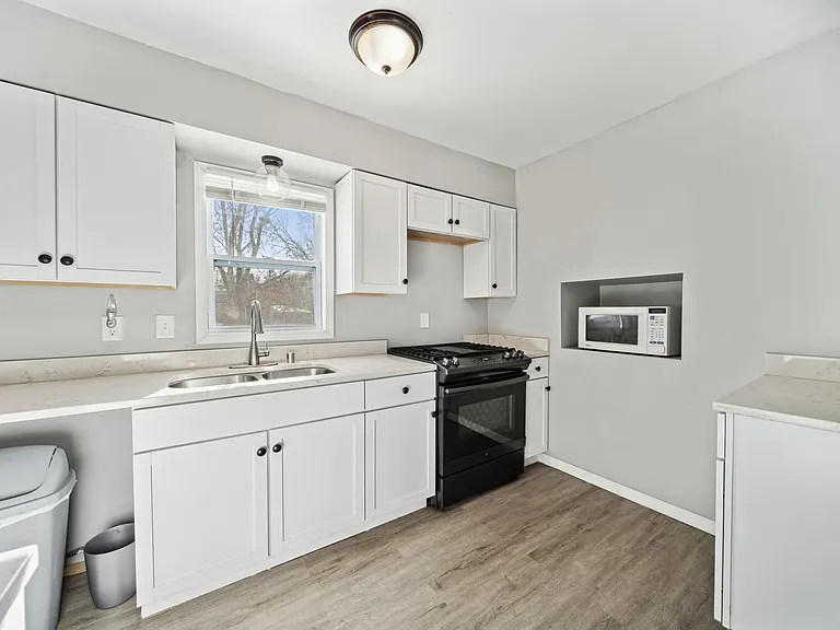 348 109th Ave NE — Photo 5