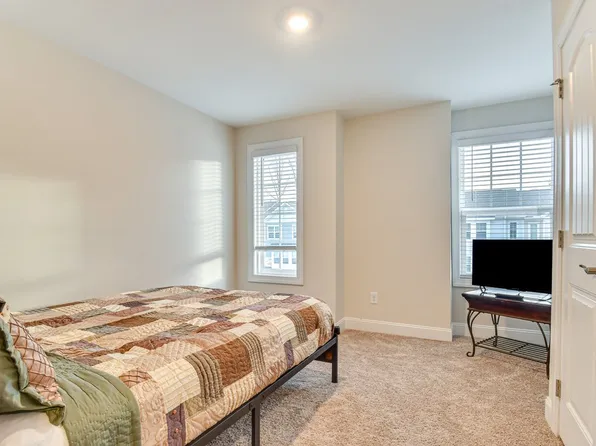 6907 Woodland Stream Pl, Raleigh, NC 27616