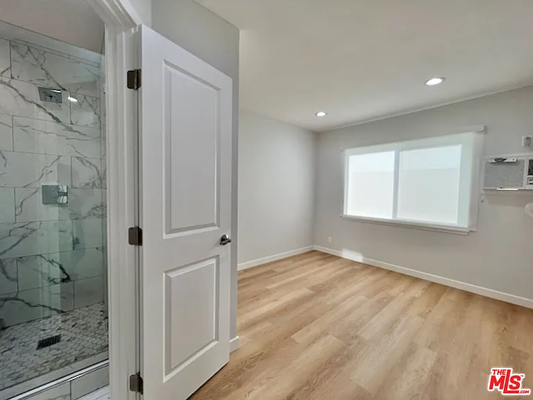 901 S Barrington Ave — Photo 17