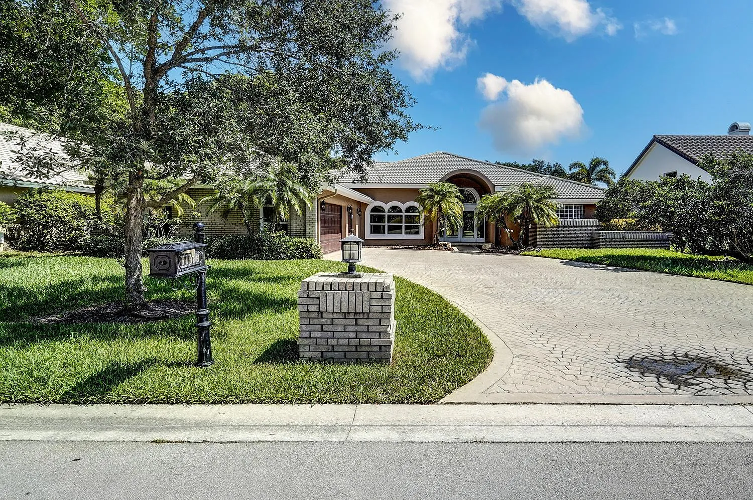 4 bed, 3.5 bath, 2749 sqft, $5,850 — Photo 2
