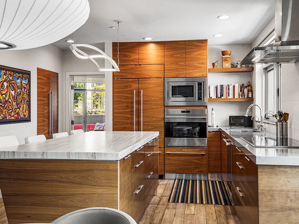Open Kitchen/Dining Area