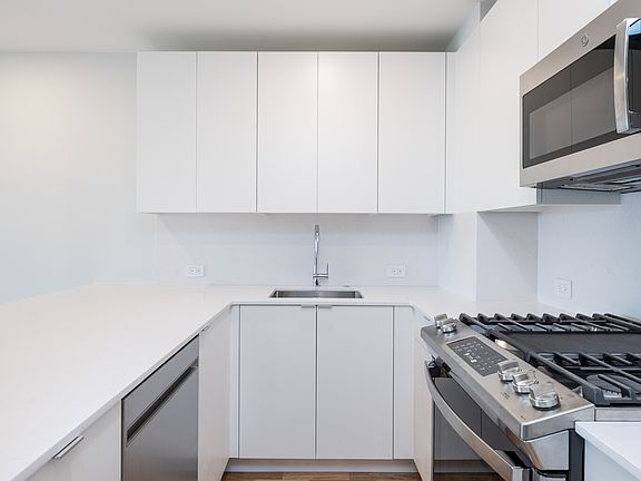 5th image of 1428 Columbia Rd #6C