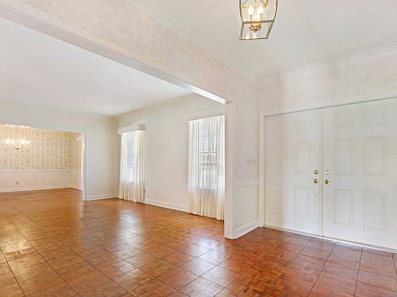 5th image of 409 Glenbrook Dr