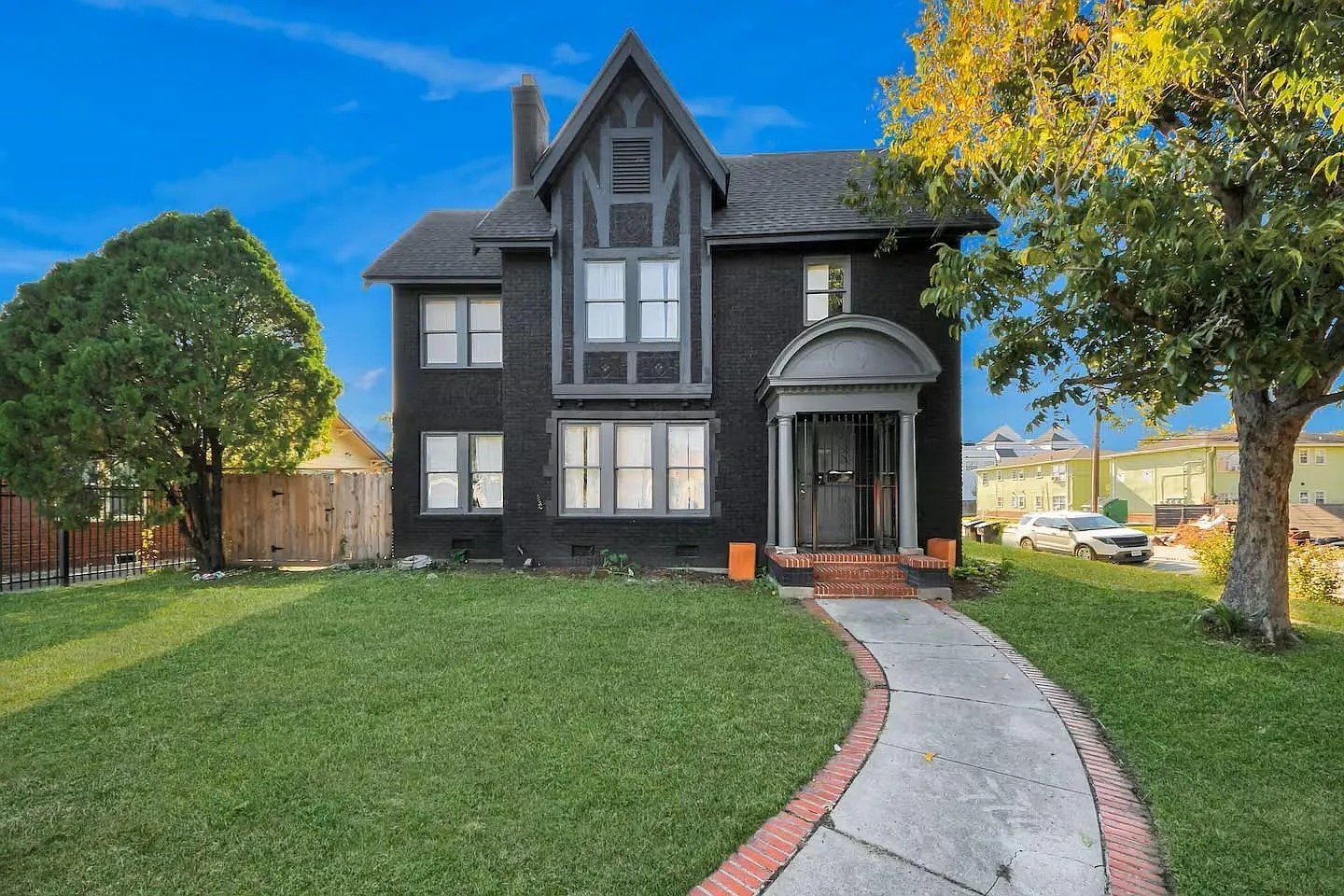 8 bed, 8.5 bath, 4295 sqft, $7,000 — Photo 1