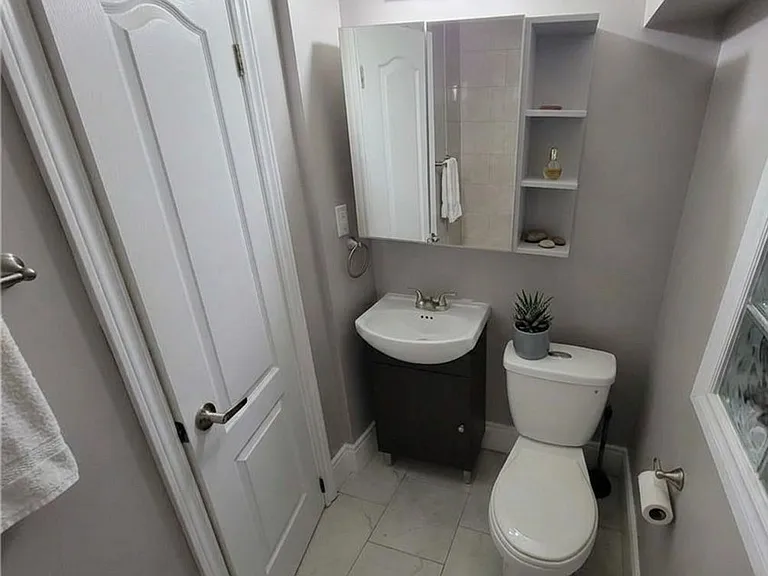 27 Belmont Ave — Photo 9