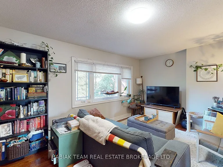 442 Gladstone Ave #2 — Photo 4