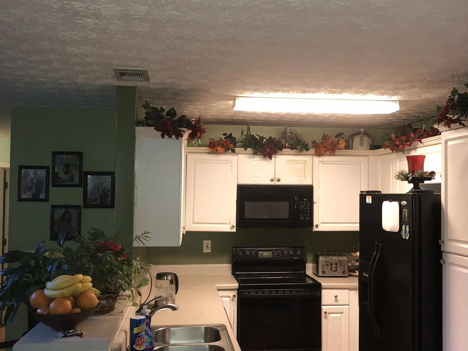 3 bed, 2.5 bath, 1674 sqft, $2,200 — Photo 2