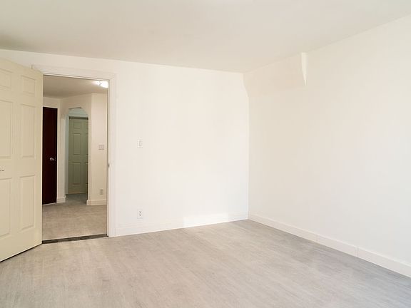 2nd image of 125 Henry St #5RW