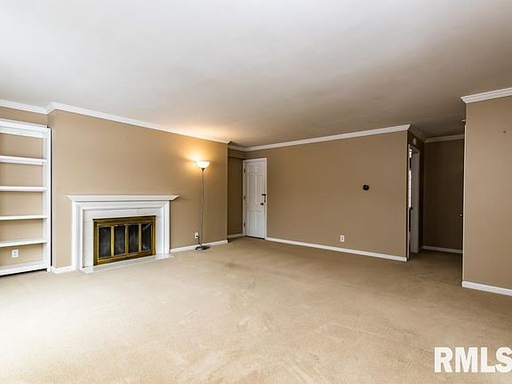 3rd image of 1313 W Daytona Dr