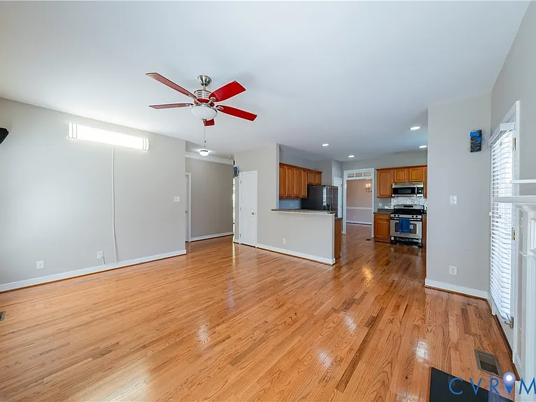 9721 Pemberton Crossing Dr — Photo 15