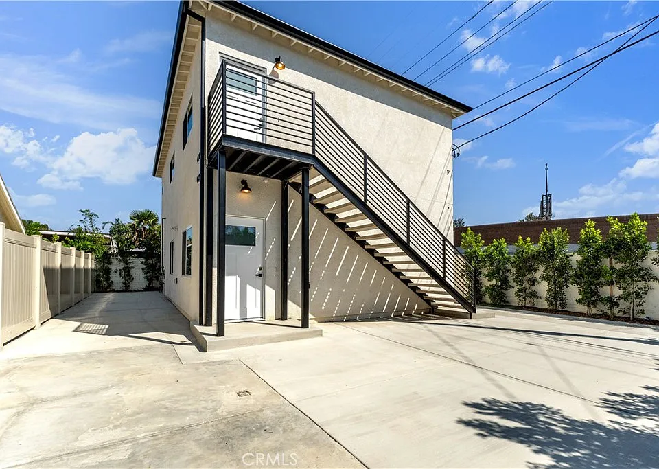 4700 Kraft Ave
