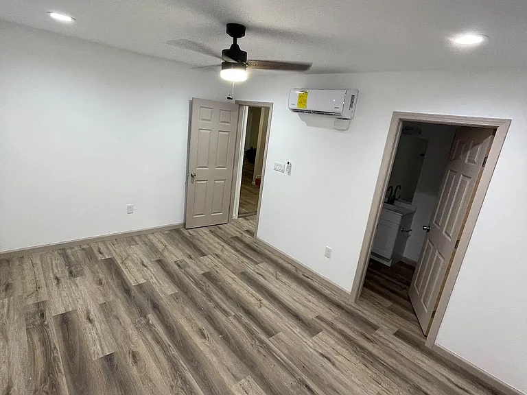 4607 Avenue B #B — Photo 8
