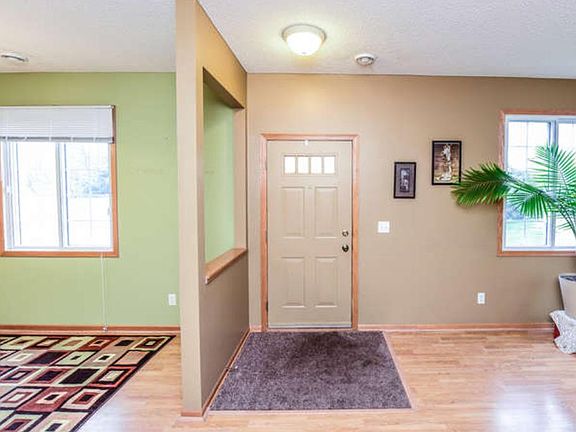 5th image of 729 Tamarack Trl