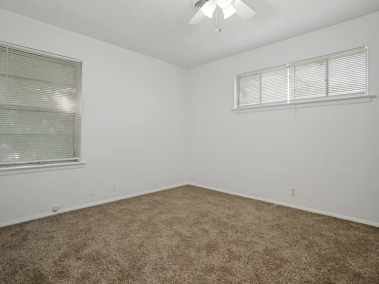 3110 Heather Ln — Photo 5