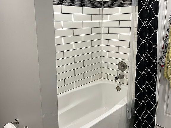 Main Bath (Shower)
