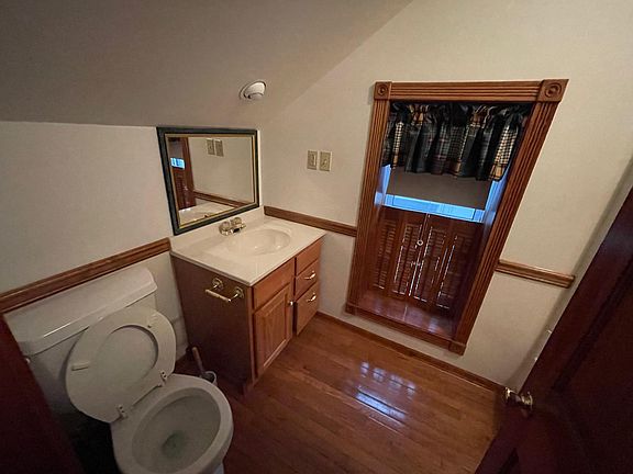 2nd image of 48 S Nicholas St #D