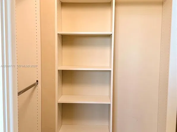 90 Edgewater Dr, Miami, FL