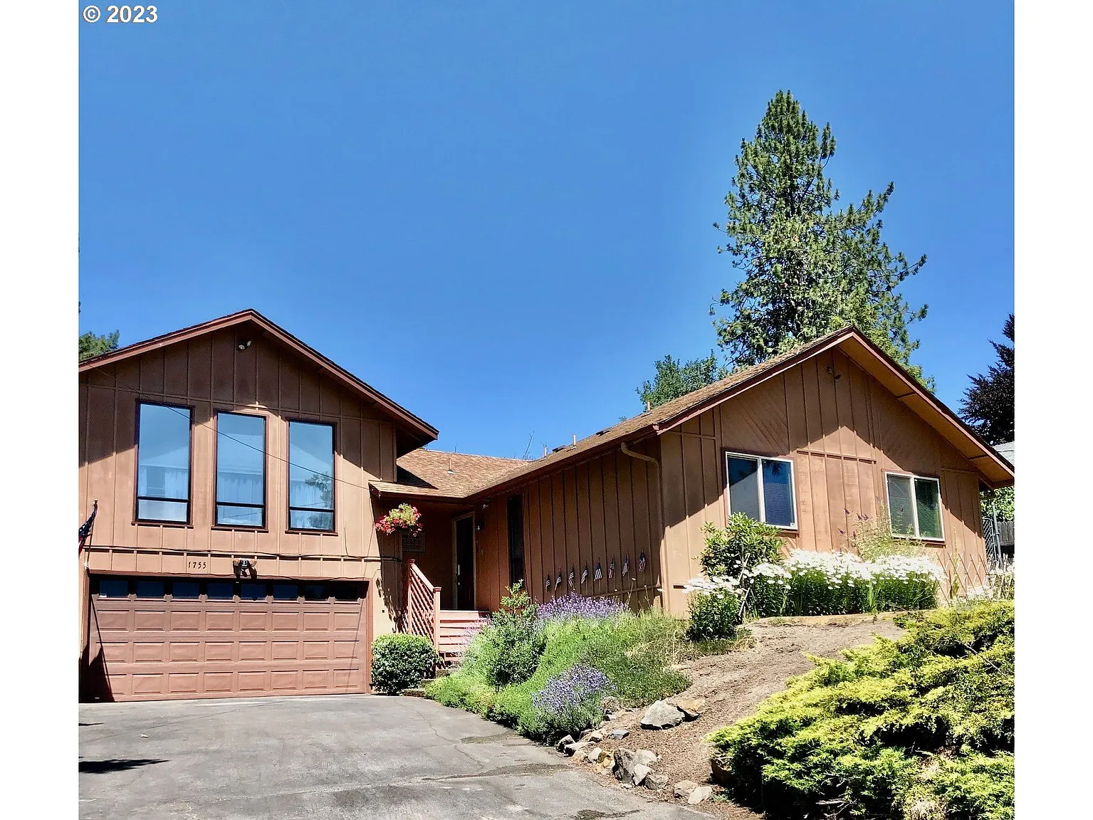 1755 Lorane Hwy photo 1