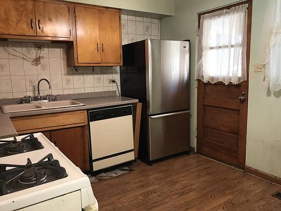 5th image of 1706 W Belle Plaine Ave