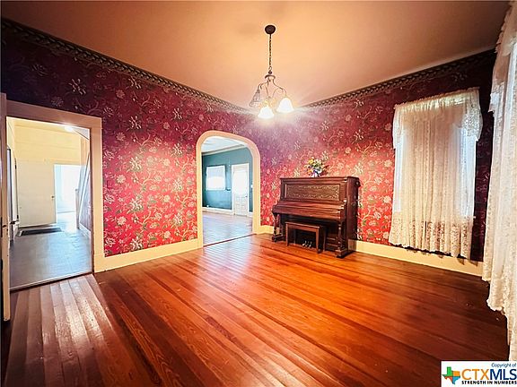 3rd image of 611 Pincham St