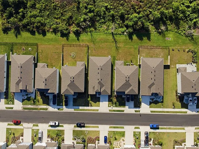 10622 Eustis Dr — Photo 35