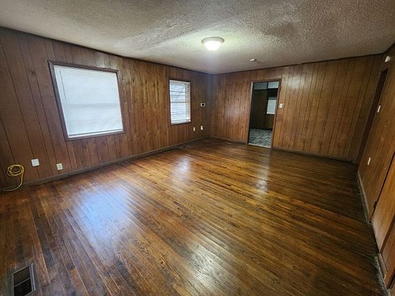 2nd image of 813 W 37th St
