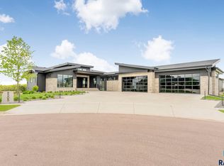 8505 E Sugar Leaf Cir, Sioux Falls, SD 57110