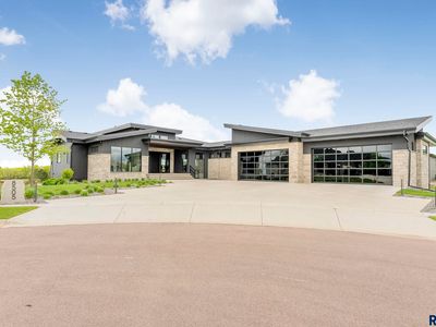 8505 E Sugar Leaf Cir, Sioux Falls, SD, 57110