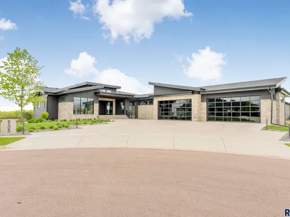 8505 E Sugar Leaf Cir, Sioux Falls, SD 57110