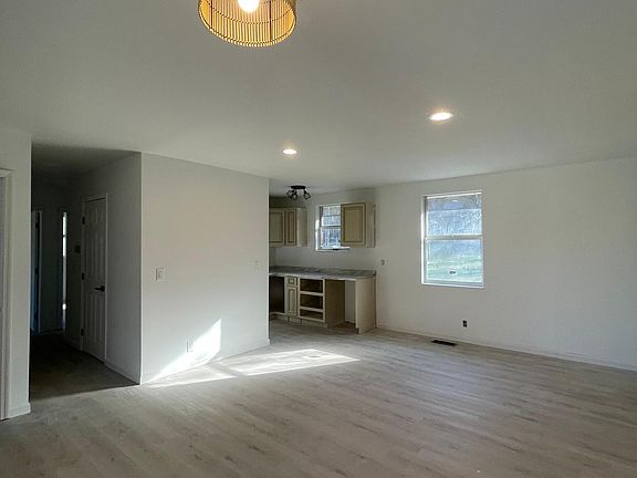 4th image of 1482 Snell Blvd