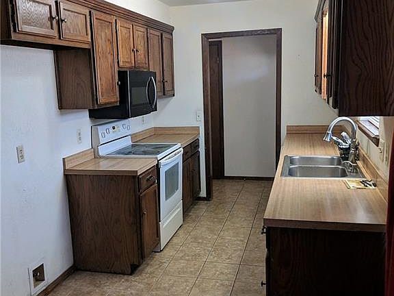 5th image of 812 Douglas Dr