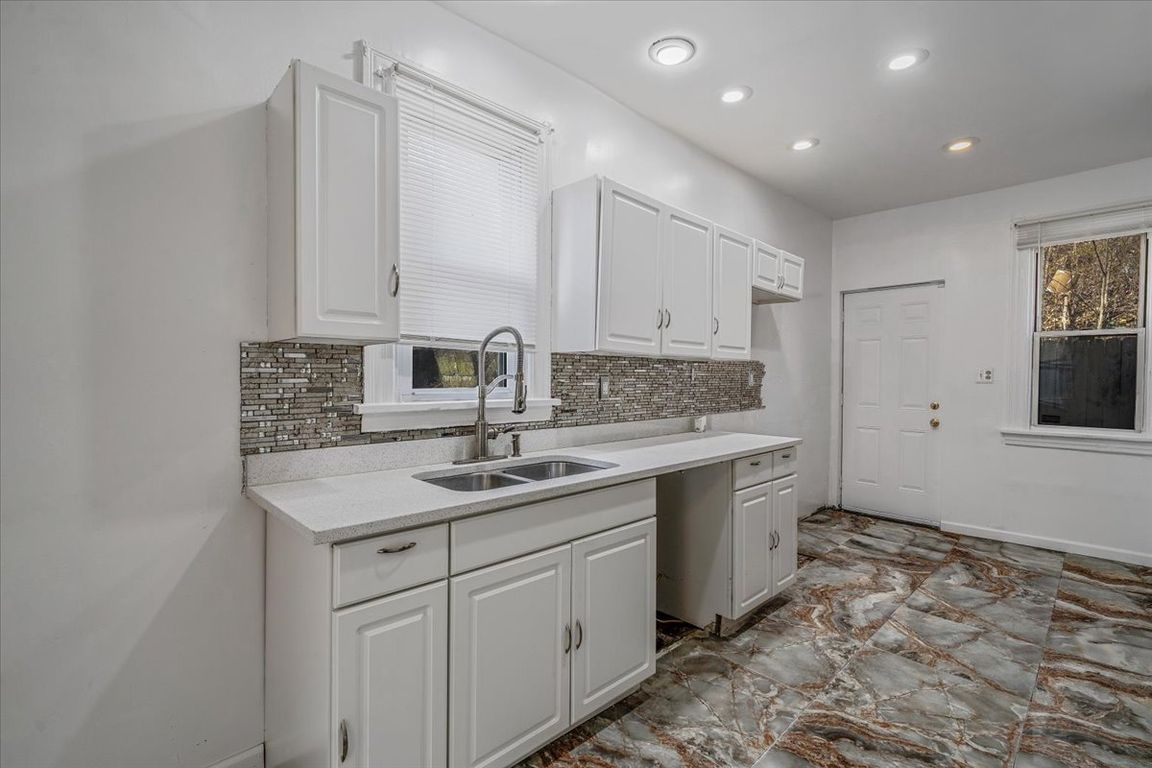 16-Kitchen