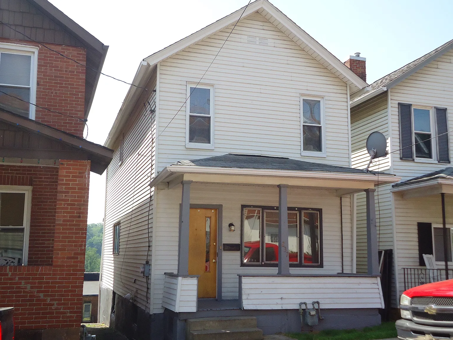 237 W 8th Ave photo 1