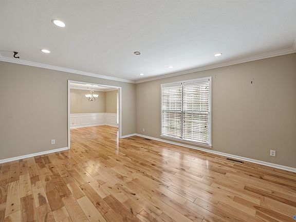 5th image of 2700 Garth Rd SE