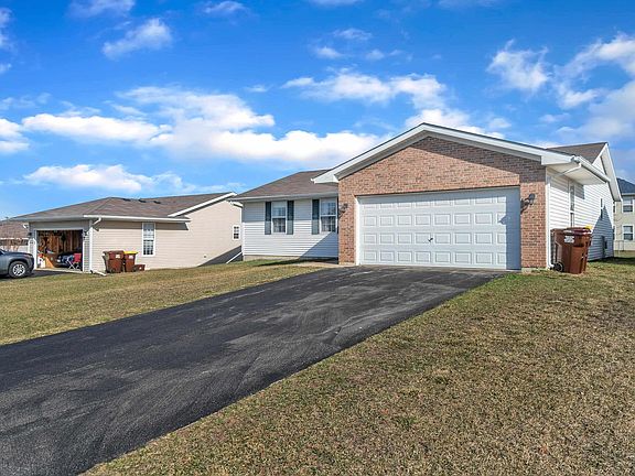 2nd image of 3070 Warwickshire Dr