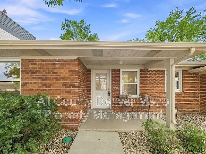 2 bed, 1.0 bath, 1078 sqft, $2,935 — Photo 3