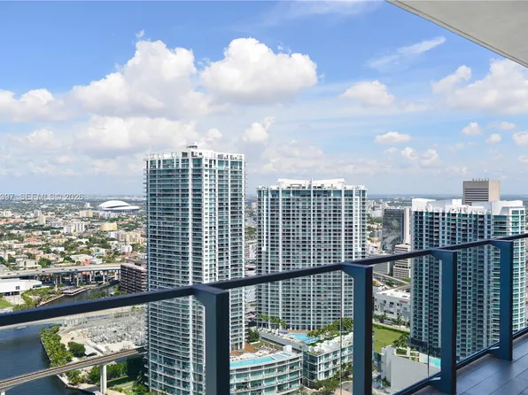 68 SE 6th St, Miami, FL