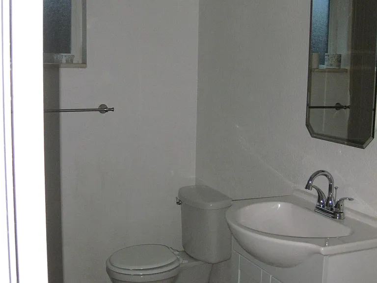 831 Meade St — Photo 9