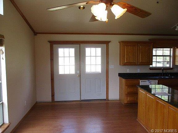 3rd image of 1004 Daniels Dr
