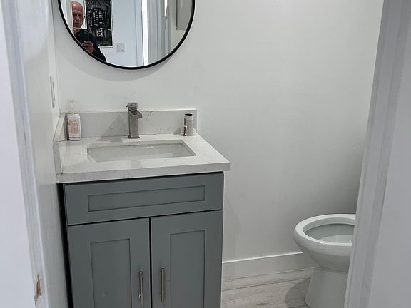 5th image of 4510 Menlo Ave