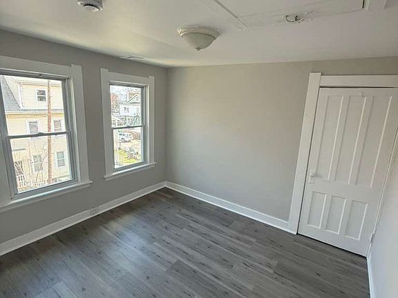 5th image of 182 Hewitt St