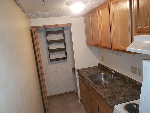 5th image of 6 Meadowview Ter