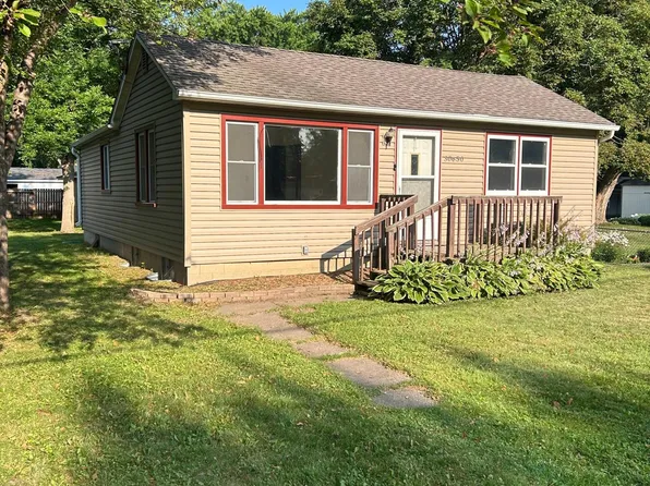 30650 N Lakes Trl, Lindstrom, MN 55045