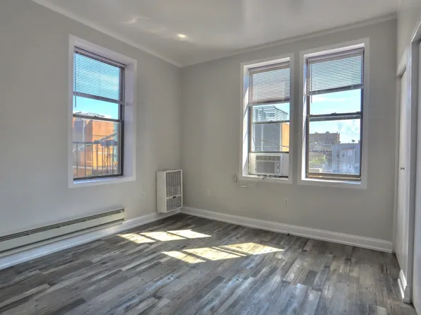 4901 Murphy Place image 6 of 18