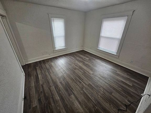 4th image of 771 Greenlawn Ave