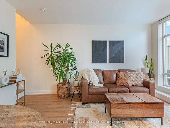 2nd image of 39 Parliament St #916
