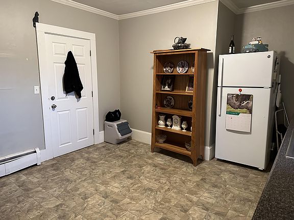 2nd image of 4 Sugarloaf St #D